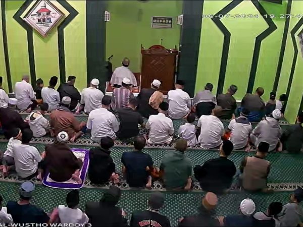 Isya Berjamaah Sebelum Pawai Obor 6/7/2024
