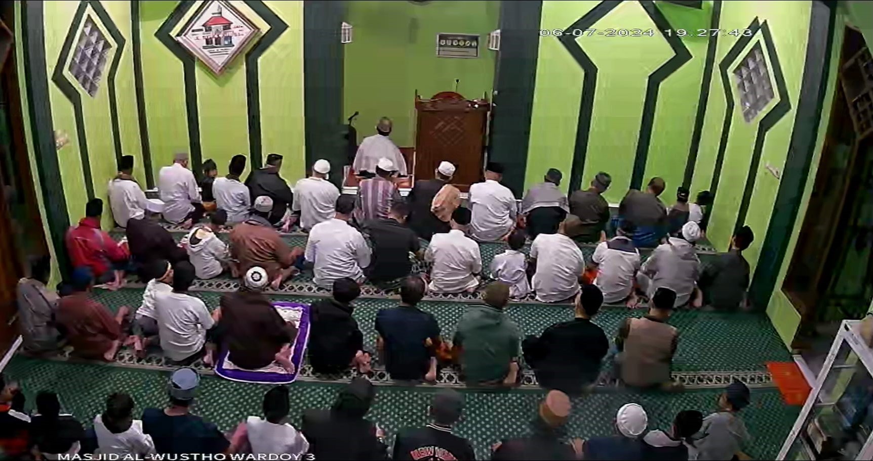 Isya Berjamaah Sebelum Pawai Obor 6/7/2024