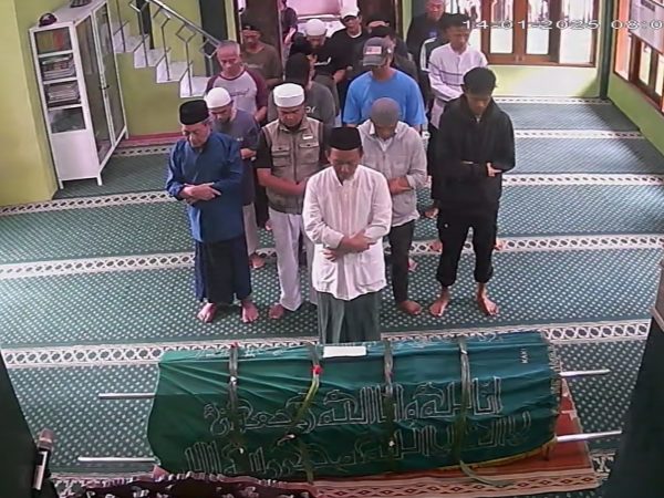 Shalat Jenazah Almarhumah Ibu Sunarti 14/1/2025
