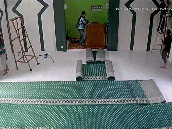 Pengecatan Bagian Depan Dalam Masjid 1/3/2025