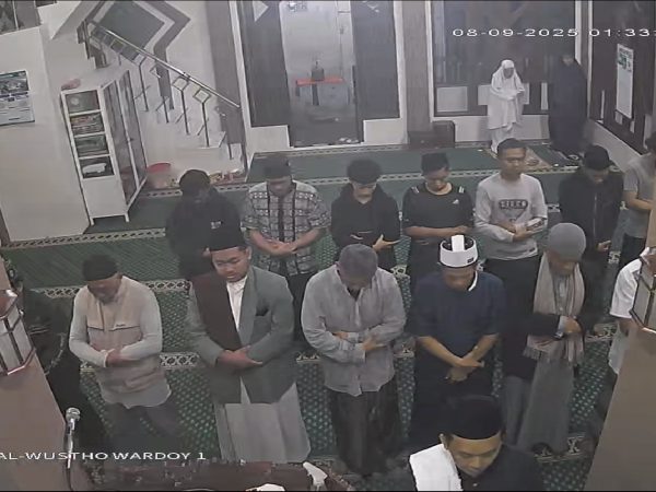 Shalat Gerhana DKM Al-Wustho 8/9/2025, pukul 1.15