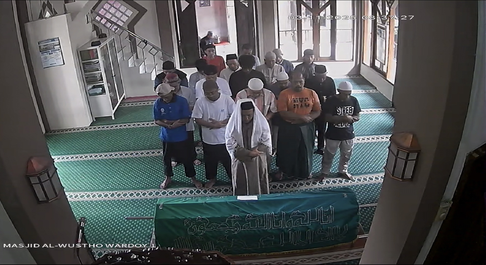 Shalat Jenazah Almarhumah Ibu Muthmainah (Mbak Risol) 3/11/2025