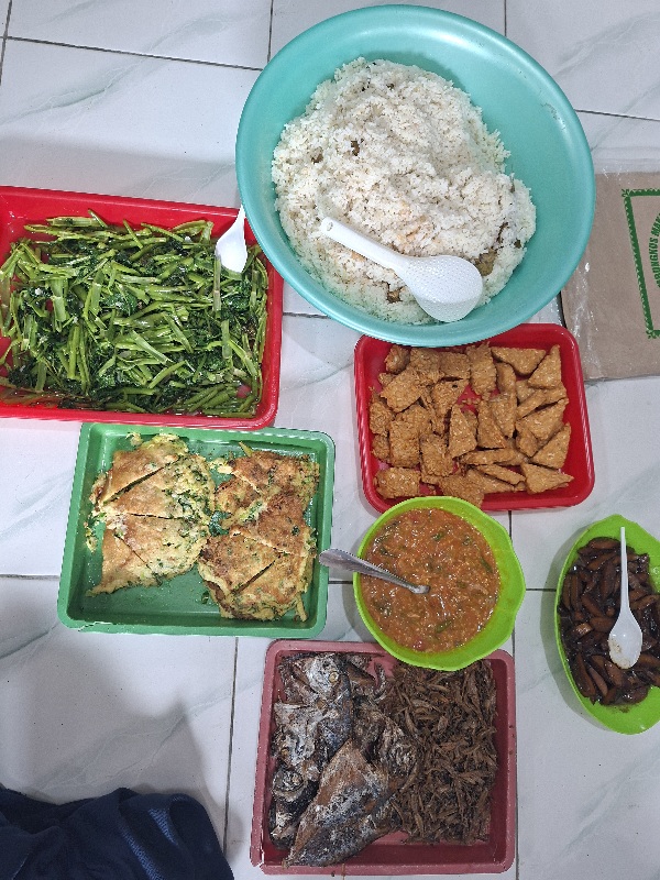 Sedekah Para Donatur, Botram Beberesih Masjid 8/2/2026