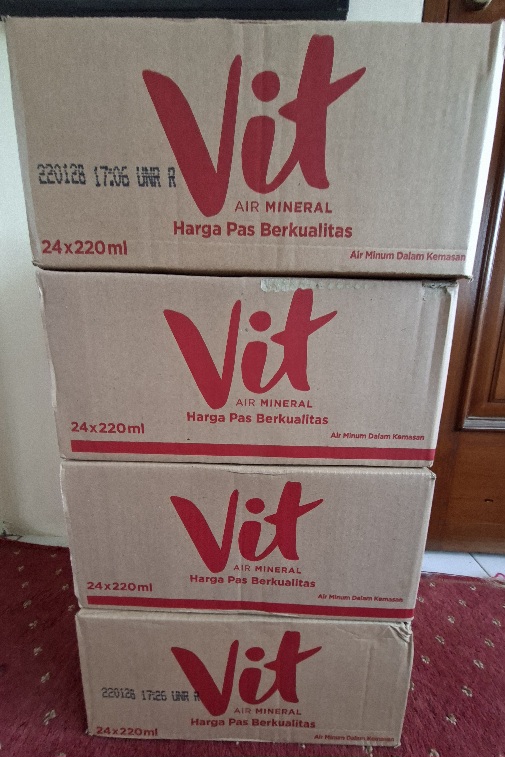 Sedekah Air Minum 4 Dus, Ibu Hj. Revy